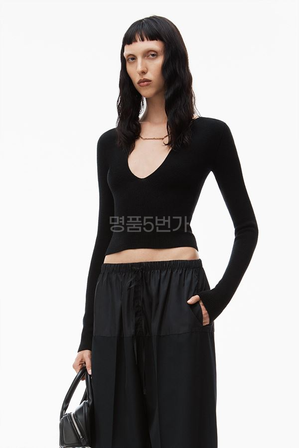 알렉산더 왕 니트 네임플레이트 디테일 메리노 울 브이넥 풀오버 상품 이미지 2